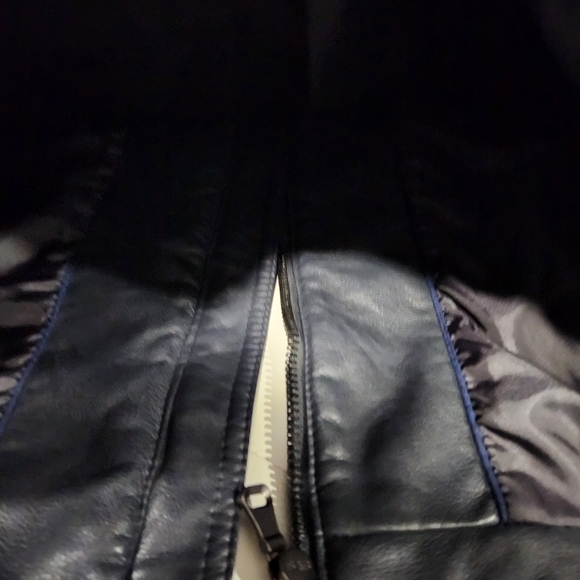 Men's Blue Vest Modern Fit jacket outerwear L Leather NWT - Picture 10 of 11